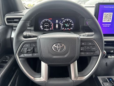 Used 2025 Toyota Tacoma TRD Sport RWD image 12