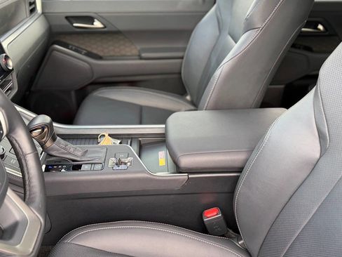 Used 2025 Lexus GX 550 w/ Accessory Package (31) image 90