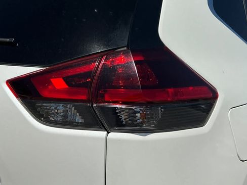 Used 2019 Nissan Rogue SV FWD image 13