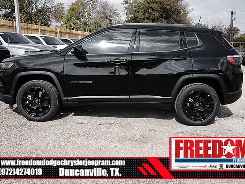 New 2026 Jeep Compass Latitude image 2