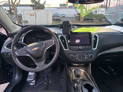 Used 2021 Chevrolet Malibu LT image 19