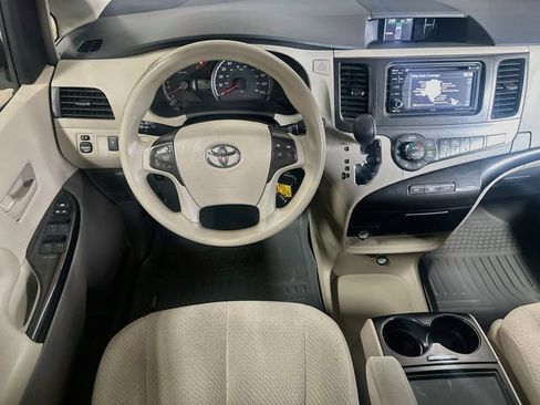 Used 2014 Toyota Sienna LE FWD image 22