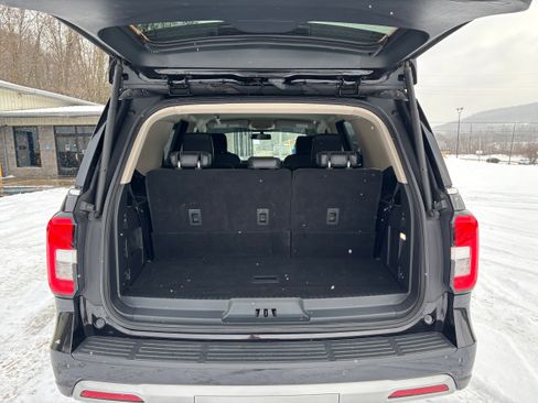 Used 2023 Ford Expedition XLT image 6