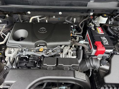 Used 2021 Toyota RAV4 XLE AWD/4WD image 29