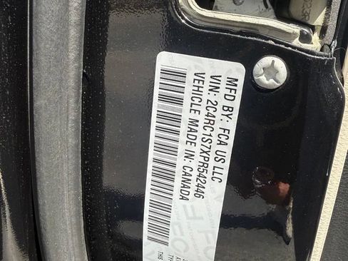 Used 2023 Chrysler Pacifica Limited FWD image 62
