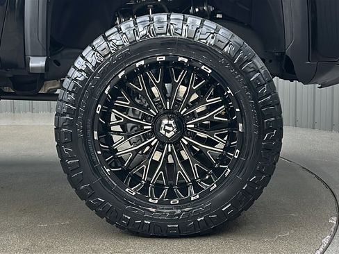 Used 2025 GMC Sierra 3500 Denali image 9