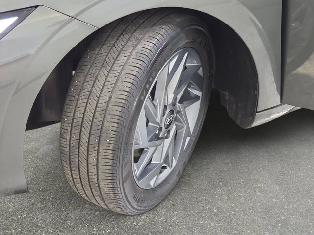 Used 2024 Hyundai Elantra SEL FWD image 31