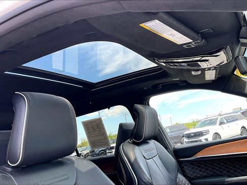 Used 2023 Jeep Grand Cherokee L Summit image 28