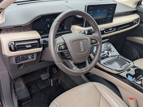 Used 2022 Lincoln Nautilus Reserve image 11