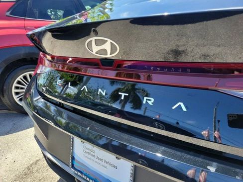 Used 2026 Hyundai Elantra SE image 5