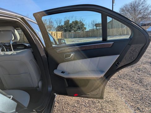Used 2013 Mercedes-Benz E 350 Sedan image 29