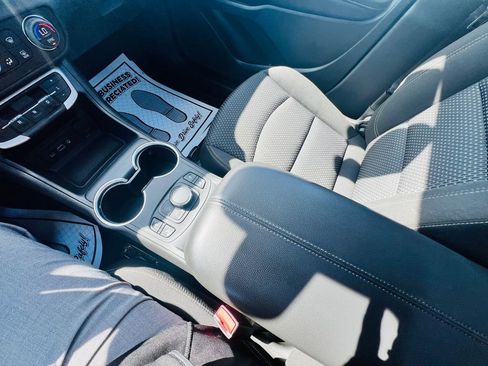 Used 2022 GMC Terrain SLE w/ Driver Convenience Package image 25