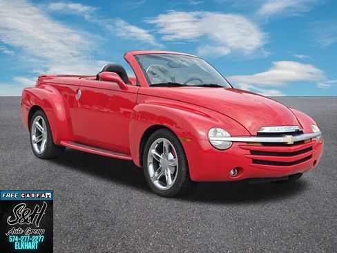 Used 2005 Chevrolet SSR w/ Preferred Equipment Group RWD image 3