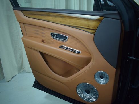 New 2025 Bentley Bentayga image 39