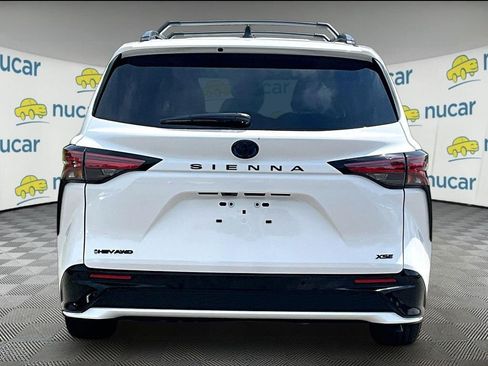 Used 2025 Toyota Sienna XSE w/ XSE Plus Package AWD/4WD image 5
