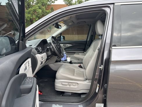 Used 2017 Honda Pilot Touring image 4