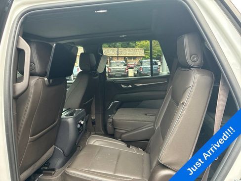 Used 2024 GMC Yukon Denali w/ Advanced Technology Package AWD/4WD image 10