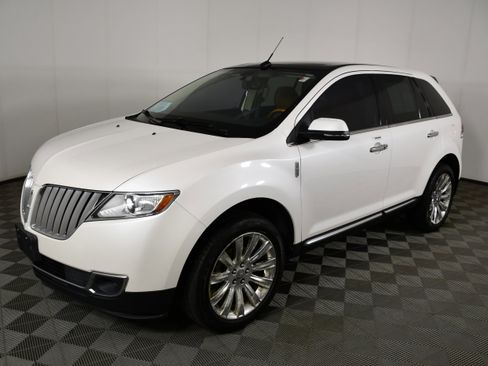Used 2014 Lincoln MKX AWD w/ Equipment Group 102A image 10