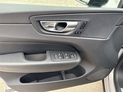 Used 2024 Volvo XC60 B5 Core image 14