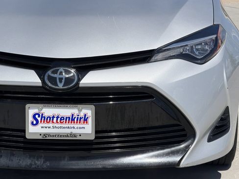 Used 2018 Toyota Corolla LE FWD image 8