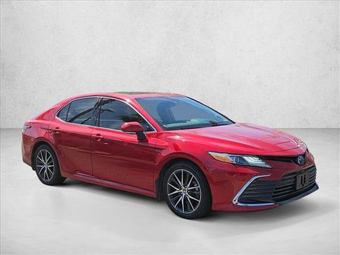 Used 2023 Toyota Camry XLE w/ Navigation Package FWD image 3
