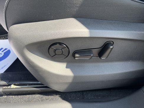 Used 2025 Volkswagen Tiguan SE R-Line AWD/4WD image 23