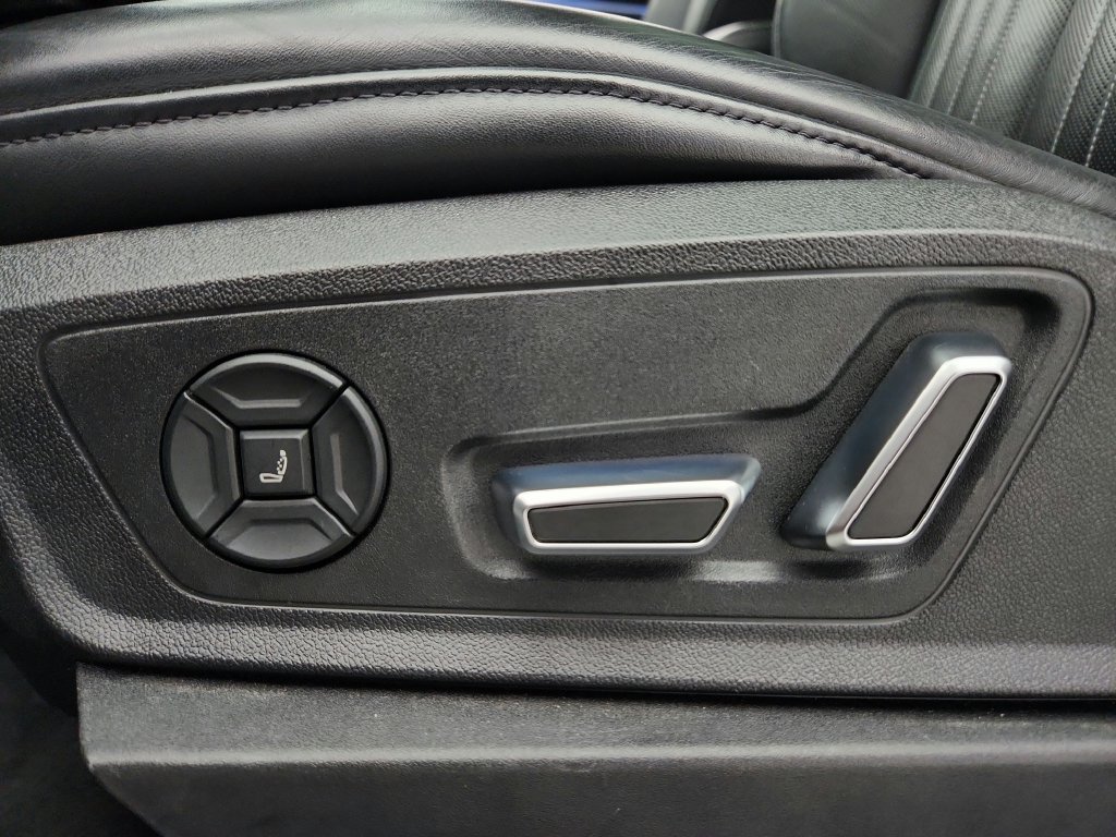 Used 2019 Audi e-tron Prestige w/ Prestige Package AWD/4WD image 12