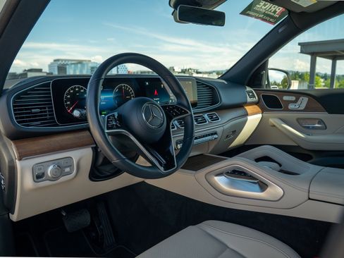 Certified 2025 Mercedes-Benz GLE 450e 4MATIC w/ Winter Package image 16