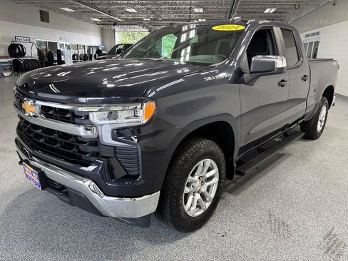 Used 2024 Chevrolet Silverado 1500 LT AWD/4WD image 3