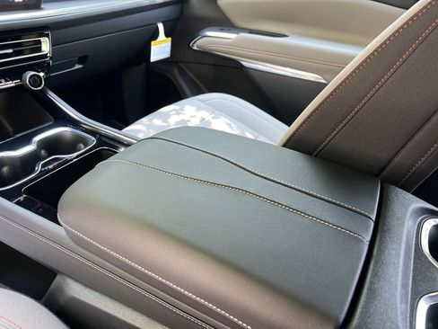 New 2026 Chevrolet Traverse LT w/ Sun and Wheel Package FWD image 29
