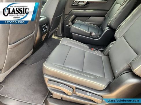 Used 2025 Chevrolet Suburban Premier RWD image 28
