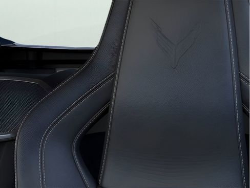 Used 2025 Chevrolet Corvette Stingray Coupe w/ 1LT image 21