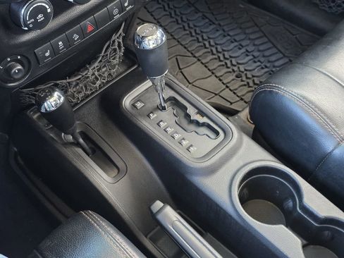 Used 2011 Jeep Wrangler Unlimited 70th Anniversary w/ Connectivity Group AWD/4WD image 15