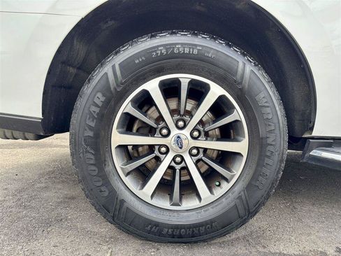 Used 2018 Ford Expedition XLT w/ Equipment Group 202A AWD/4WD image 33