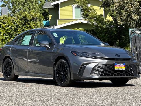 New 2026 Toyota Camry SE image 2