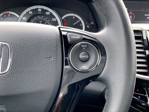 Used 2017 Honda Accord EX-L image 25