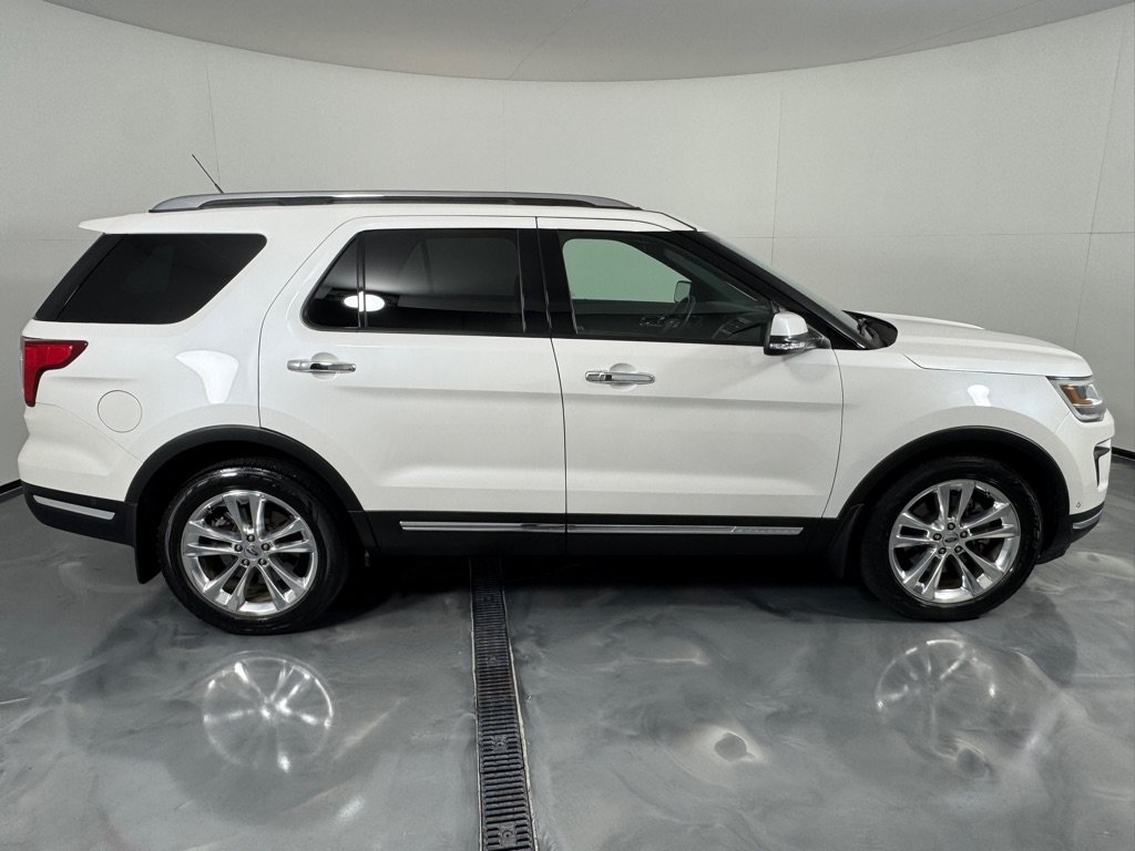 Used 2018 Ford Explorer Limited w/ Equipment Group 301A FWD image 4