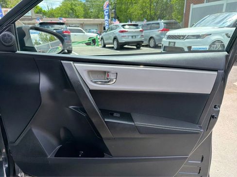 Used 2018 Toyota Corolla LE FWD image 18