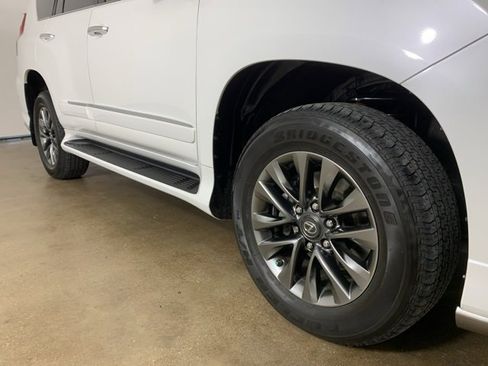Used 2019 Lexus GX 460 image 6