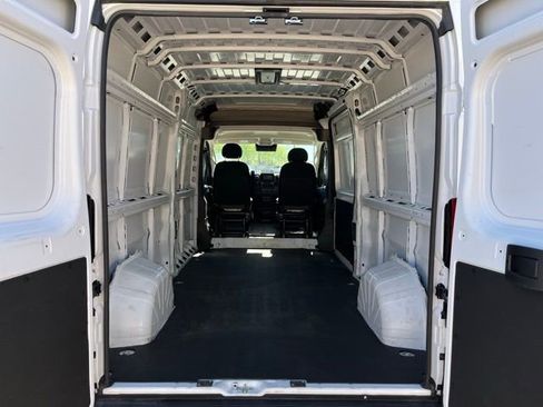 Used 2025 RAM ProMaster 2500 w/ Convenience Group image 10