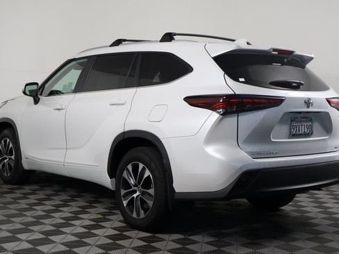 Used 2026 Toyota Highlander XLE AWD/4WD image 6