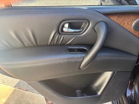 Used 2012 INFINITI QX56 4WD w/ Deluxe Touring Pkg image 38