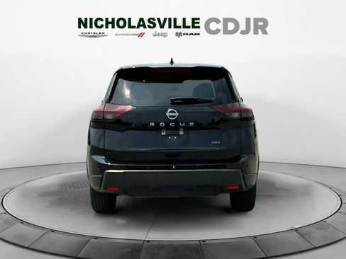Used 2025 Nissan Rogue SV AWD/4WD image 4