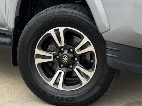 Used 2018 Toyota Tacoma TRD Sport image 34