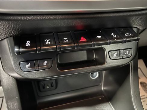 Used 2021 Chevrolet Colorado ZR2 w/ ZR2 Midnight Special Edition image 12