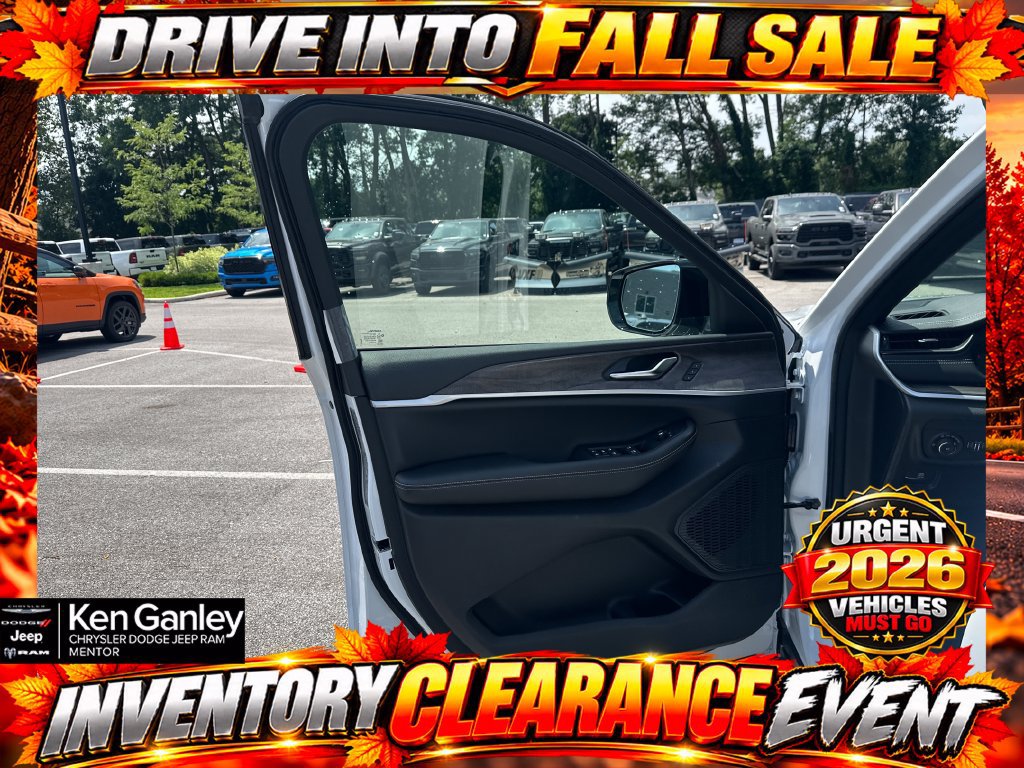 New 2026 Jeep Grand Cherokee Limited w/ Limited Altitude Package AWD/4WD image 11