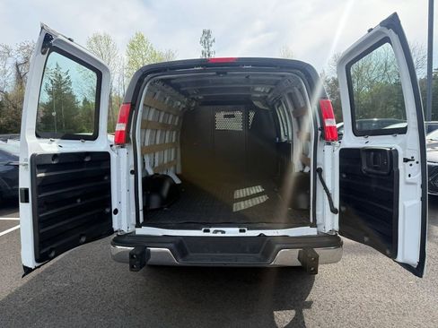Used 2024 Chevrolet Express 2500 w/ Driver Convenience Package image 8