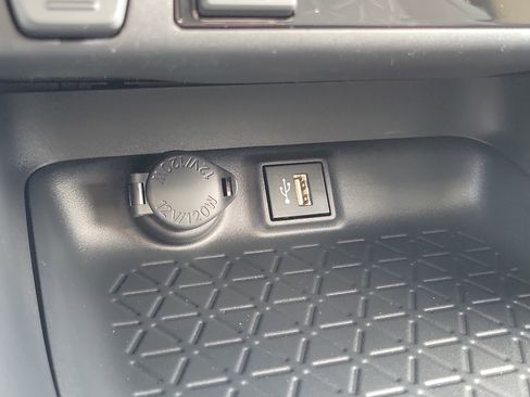 Used 2025 Toyota RAV4 XLE image 31