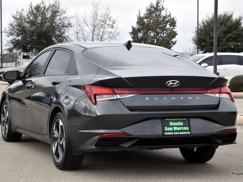 Used 2023 Hyundai Elantra SEL w/ Convenience Package image 4