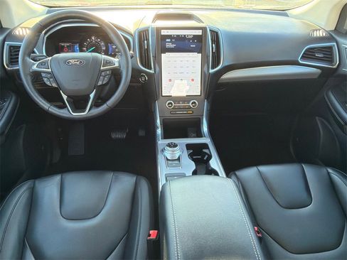Used 2021 Ford Edge Titanium image 23